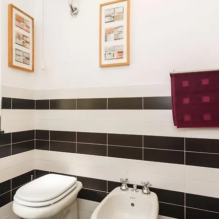 Bed & Breakfast Girovagando Genoa